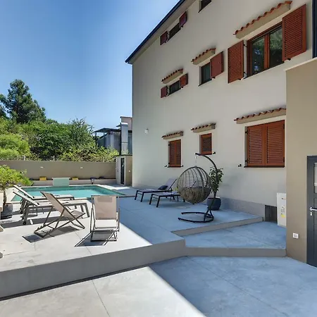 Authentic Apartamento Pula