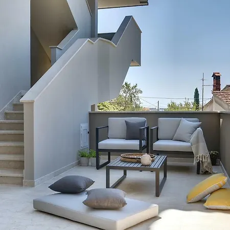 Authentic アパート プーラ